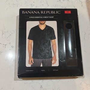 Banana Republic 3- pack essential v neck T shirt